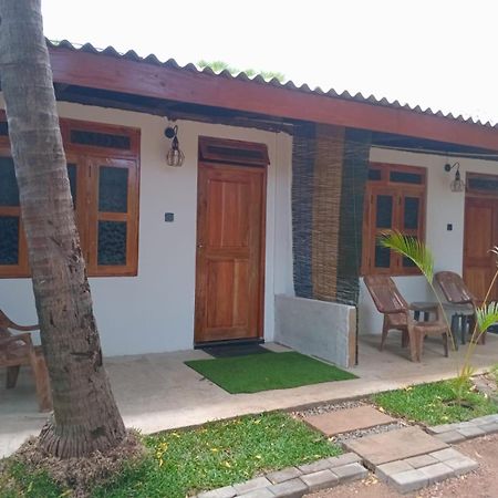 Hotel Amila Guest Trincomalee Exterior foto