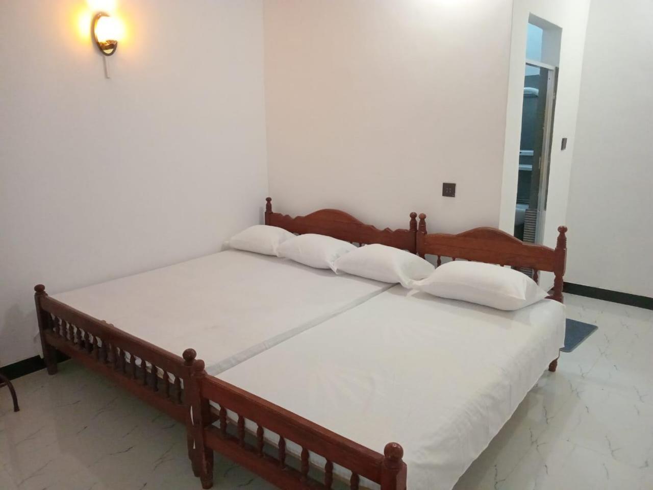 Hotel Amila Guest Trincomalee Exterior foto