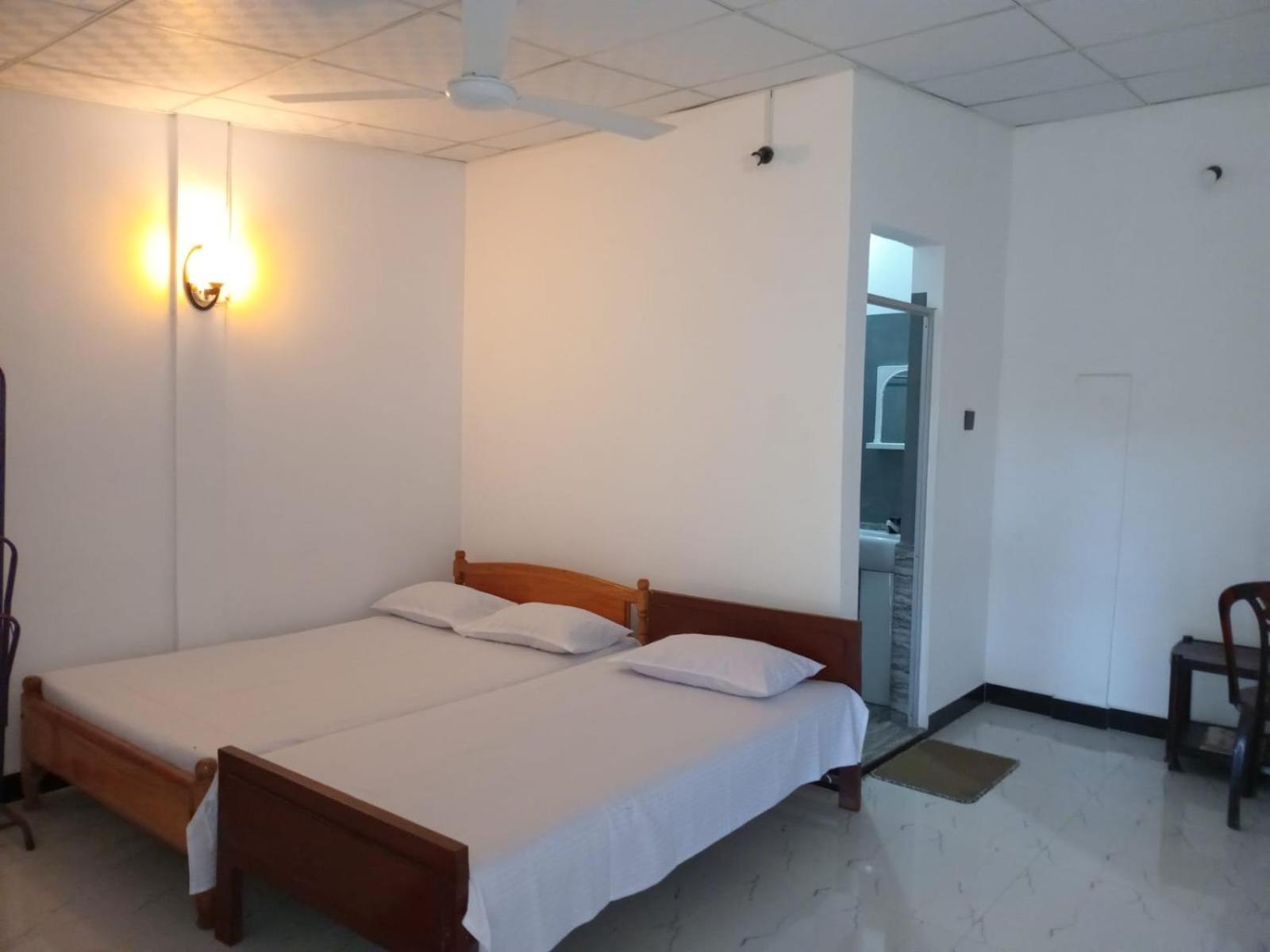 Hotel Amila Guest Trincomalee Exterior foto